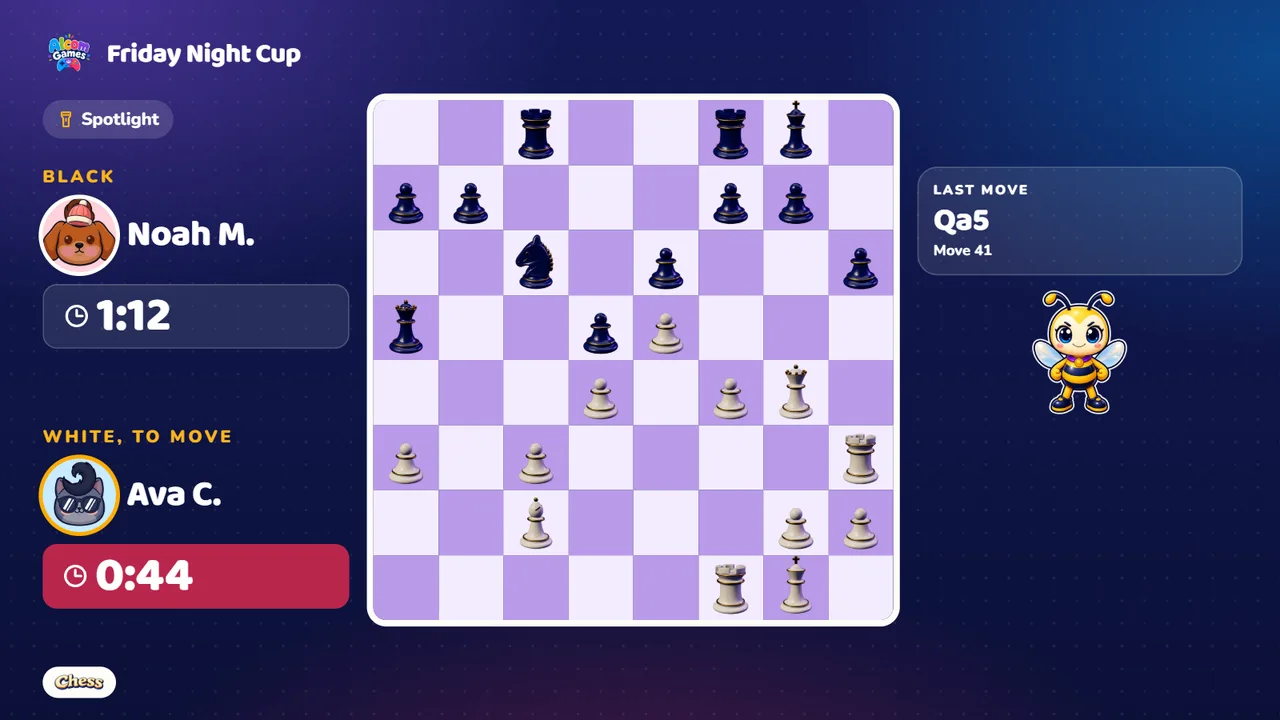 Le projecteur sur une partie d’échecs en direct : l’échiquier et les deux pendules.